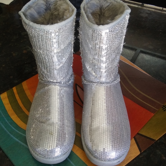 SO Shoes - 💎⛄Silver Sequined Winter Boots Size 8